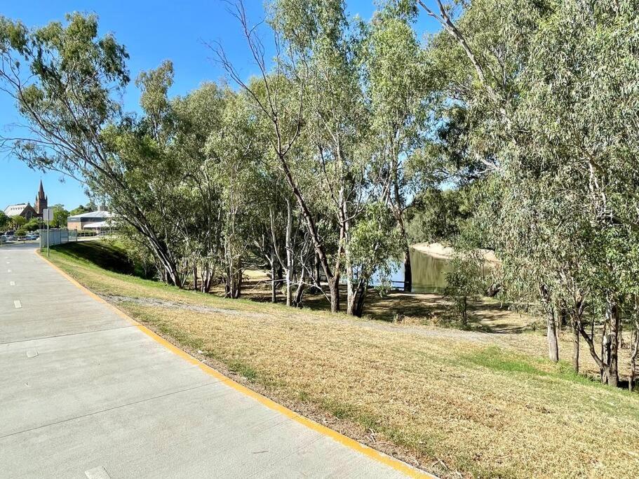 “Riverbank Retreat” Central Unit On The River Wagga Wagga Dış mekan fotoğraf